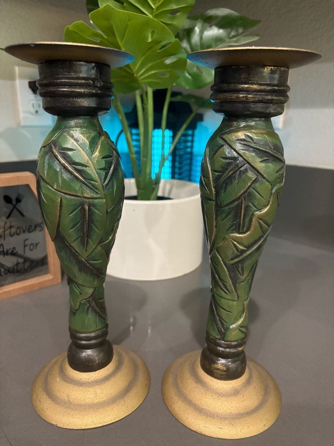 Set of 2 Decorative Carved Leaf Pattern Pillar Candle Holders