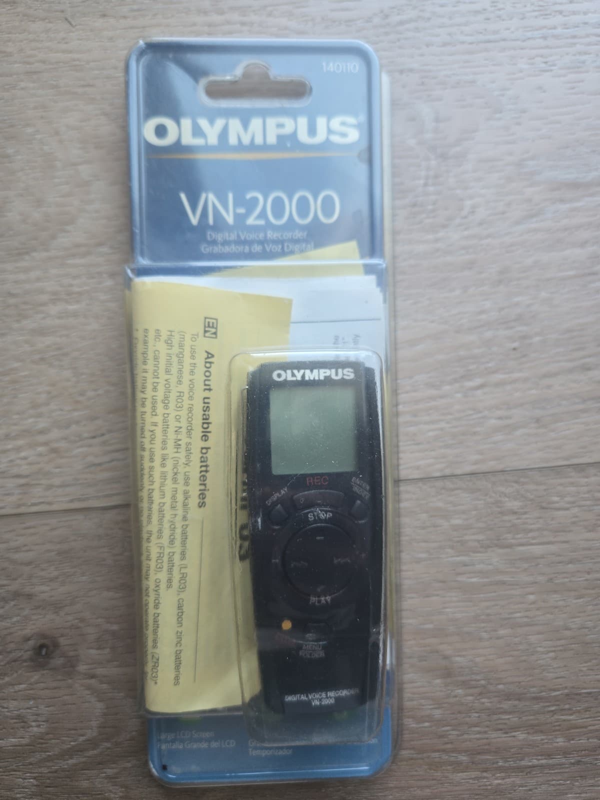 Olympus VN-2000 (64 MB, 33 Hours) Handheld Digital Voice Recorder