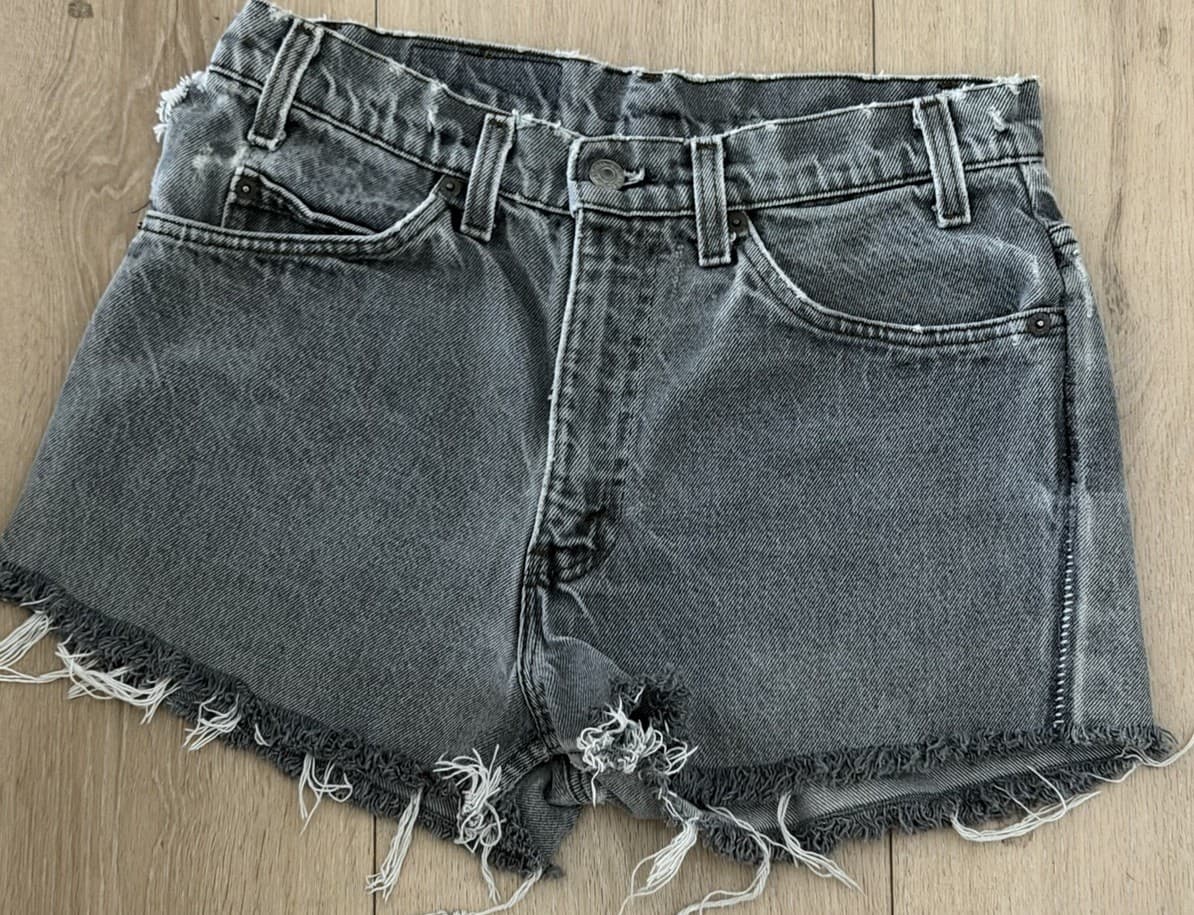 Levi’s Women’s Vintage Orange Tab Cut-Off Faded Black Shorts Jeans Size 9