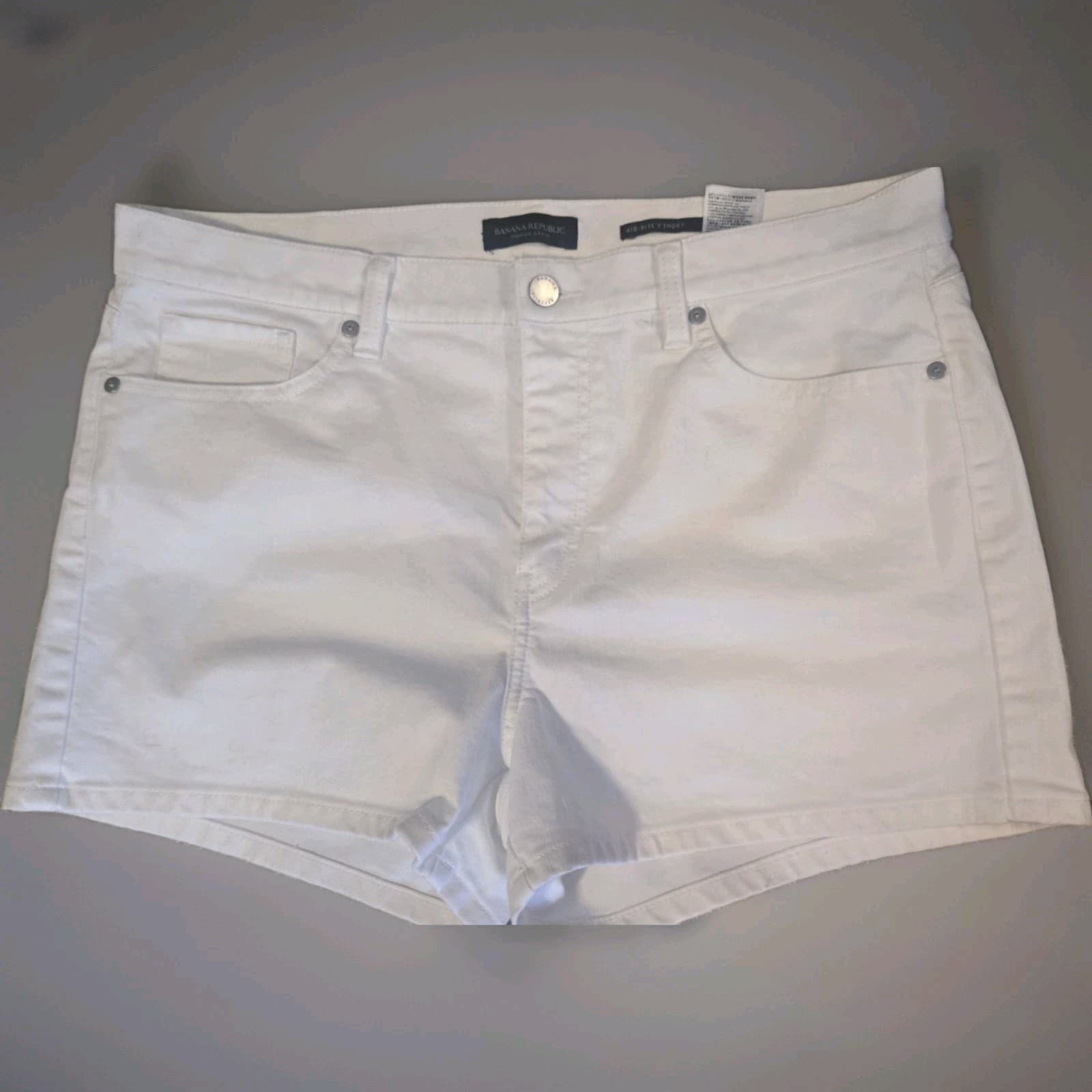 Banana Republic Women’s White Denim Shorts Size 32 Mid Rise 3 Inch NWOT