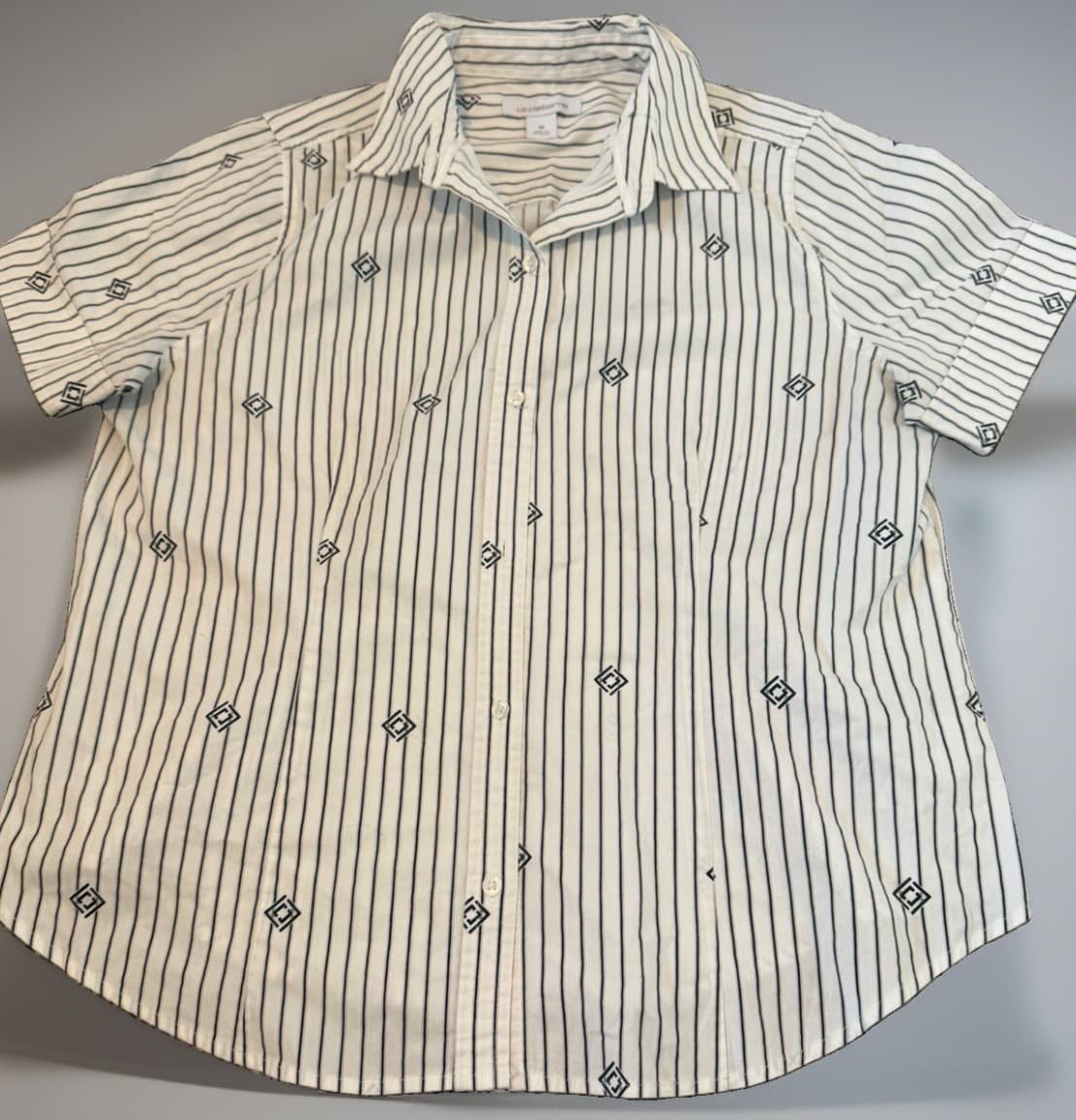 New Women's Liz Claiborne White Button Down Top With Tags M