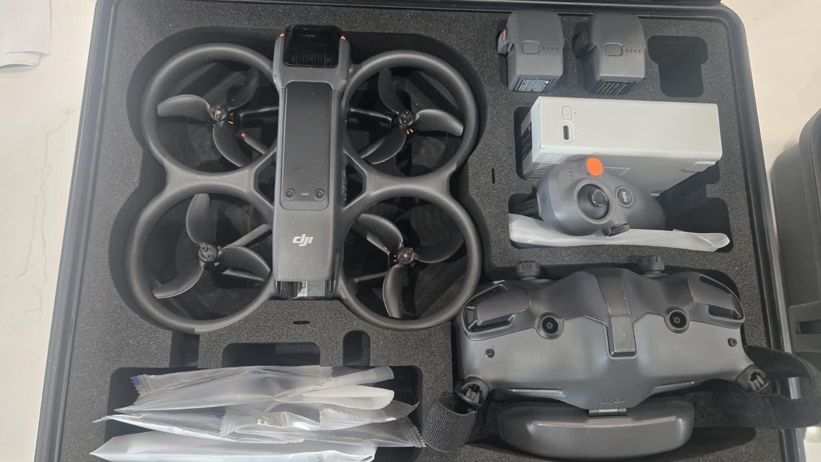 DJI Avata 2 Fly More Combo (3 Batteries) FPV Drone Goggles 3(OLED) Hard Case 4k
