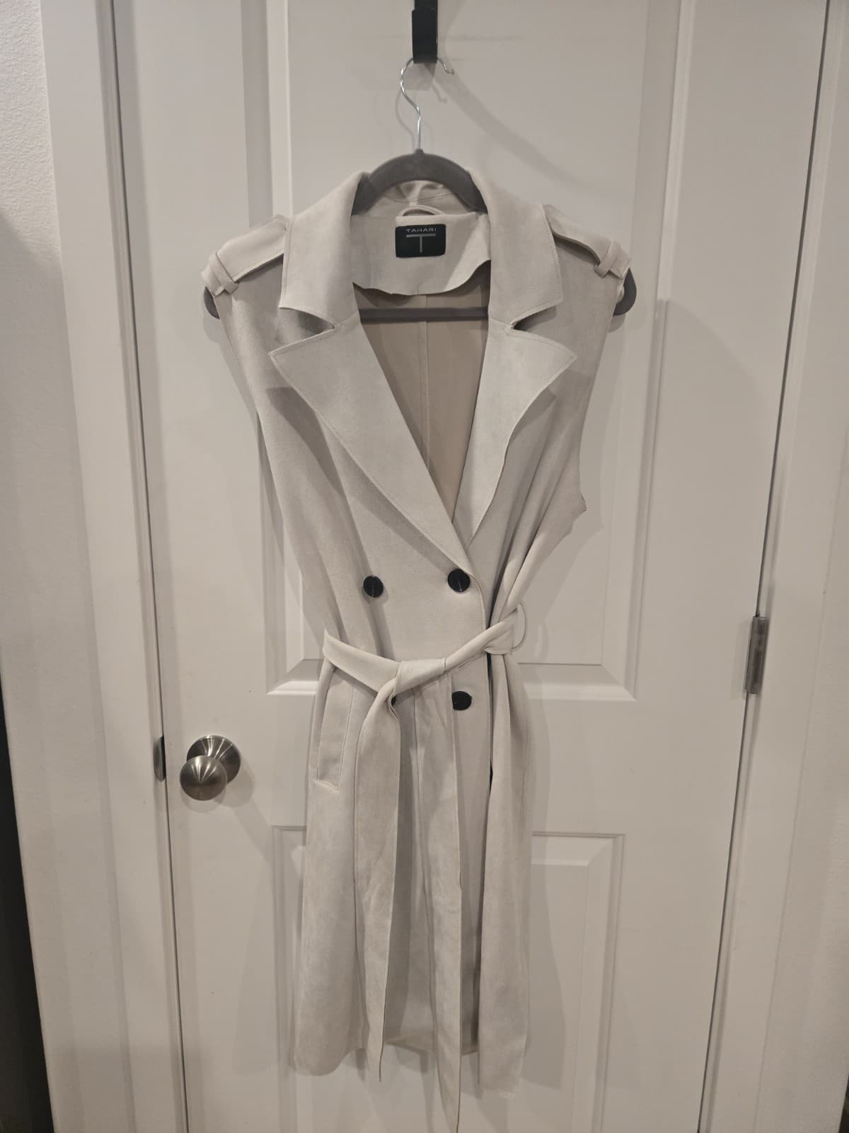 Tahari Sleeveless Trench Coat Dress Womens Small Beige Faux Suede Belted Double