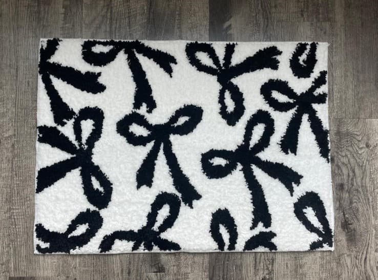 NEW Luxape White with Black Bows Rug ( 20" X 30 )