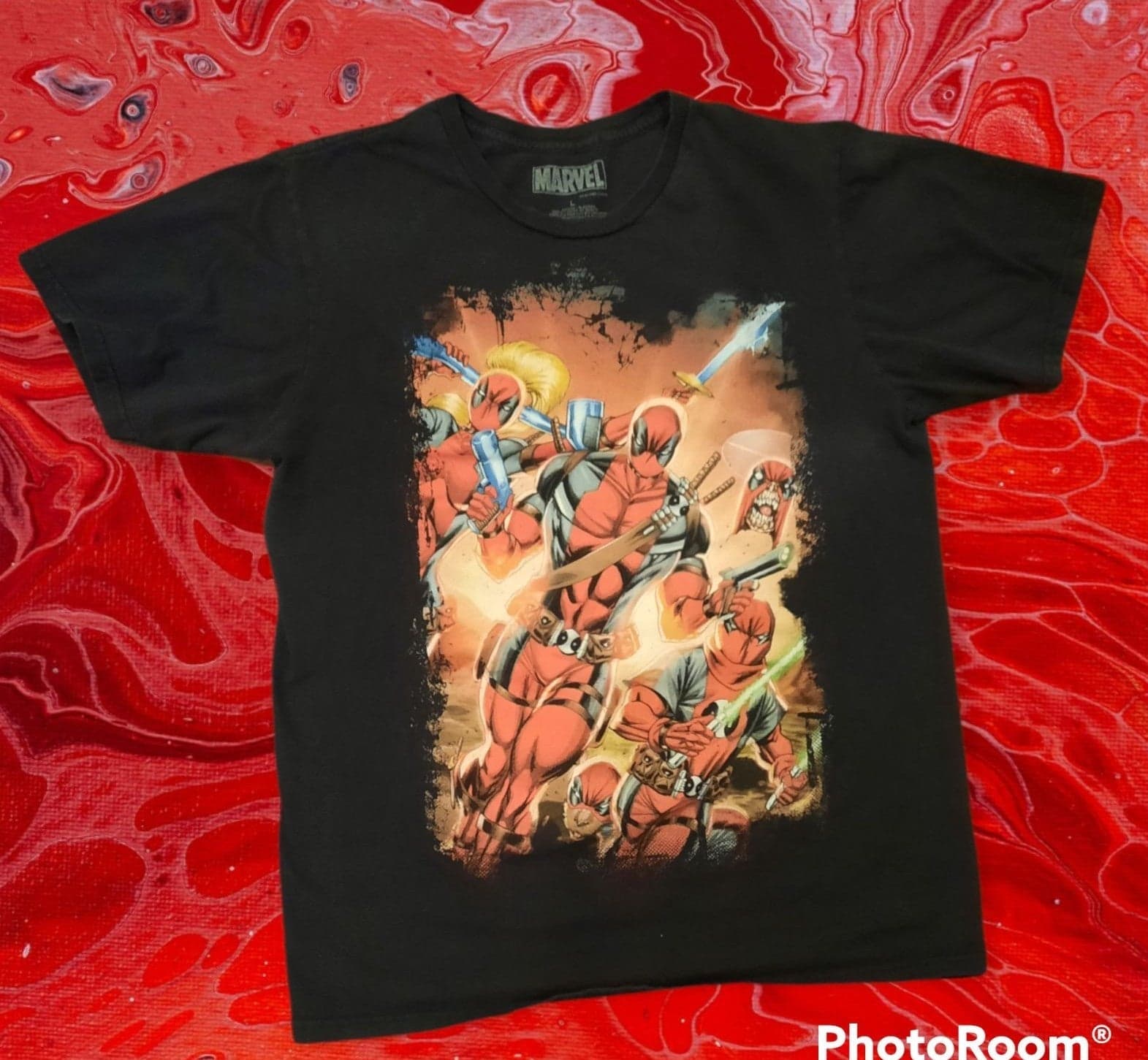 Size Large Marvel Deadpool T-shirt