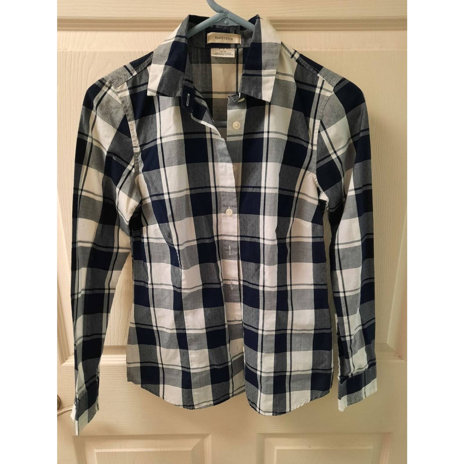 Size XS Womens Button-down Shirt