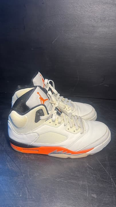 Jordan 5 size 8.5 great condition