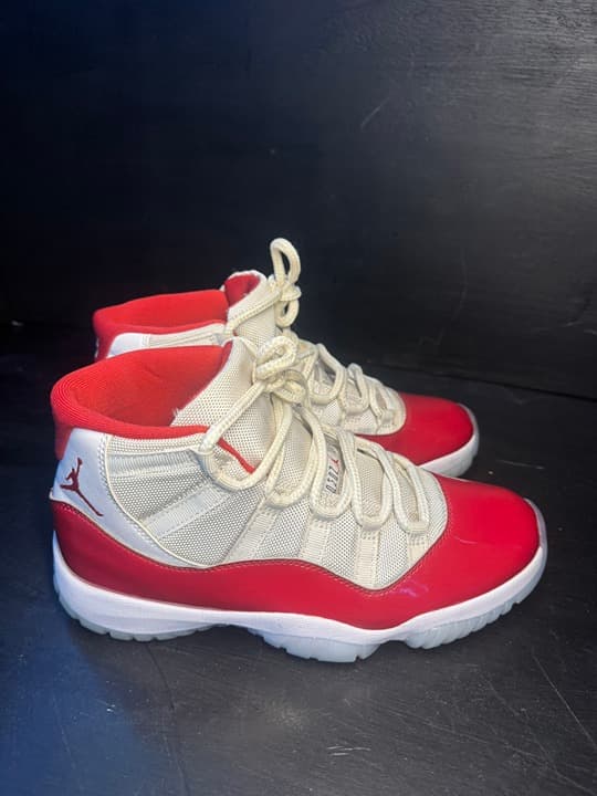 Jordan 11 size 7.5 cherry