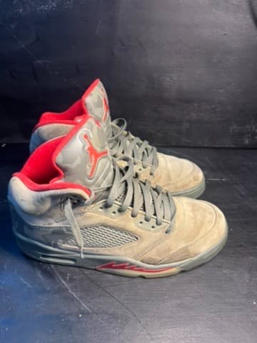 Jordan 5 size 10.5 great condition