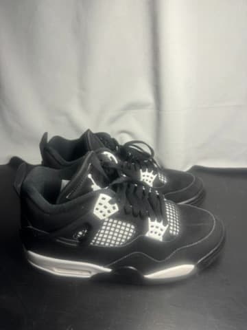 Jordan 4 black and white size 8
