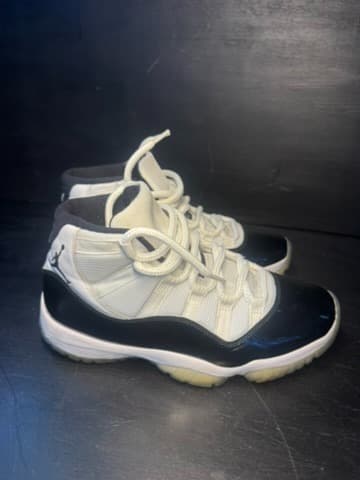 Jordan 11 used size 7
