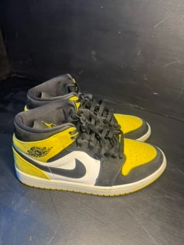 jordan 1 mid shoes size 9.5