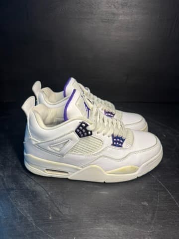 Jordan 4 size 8 good condition