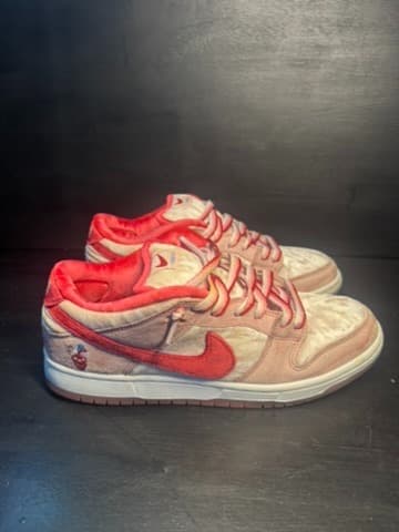 Nike strange love dunks with special box size 10