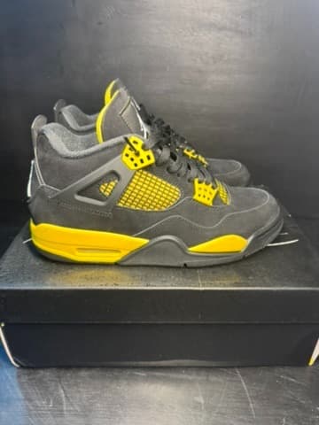 Jordan 4 size 8.5 great condition