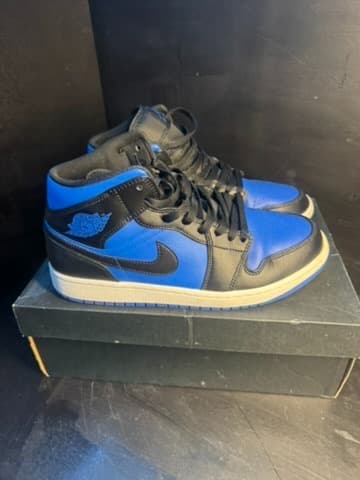 Jordan mid 9.5 with box