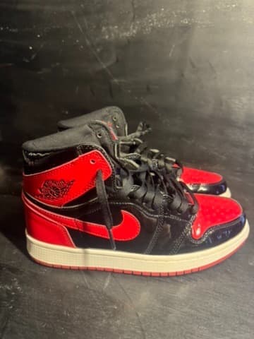 Jordan 1 mid size 8.5