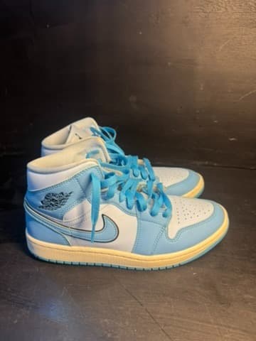 Jordan 1 mid size 8.5