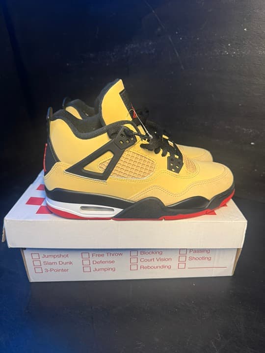 Jordan 4 pizza with box