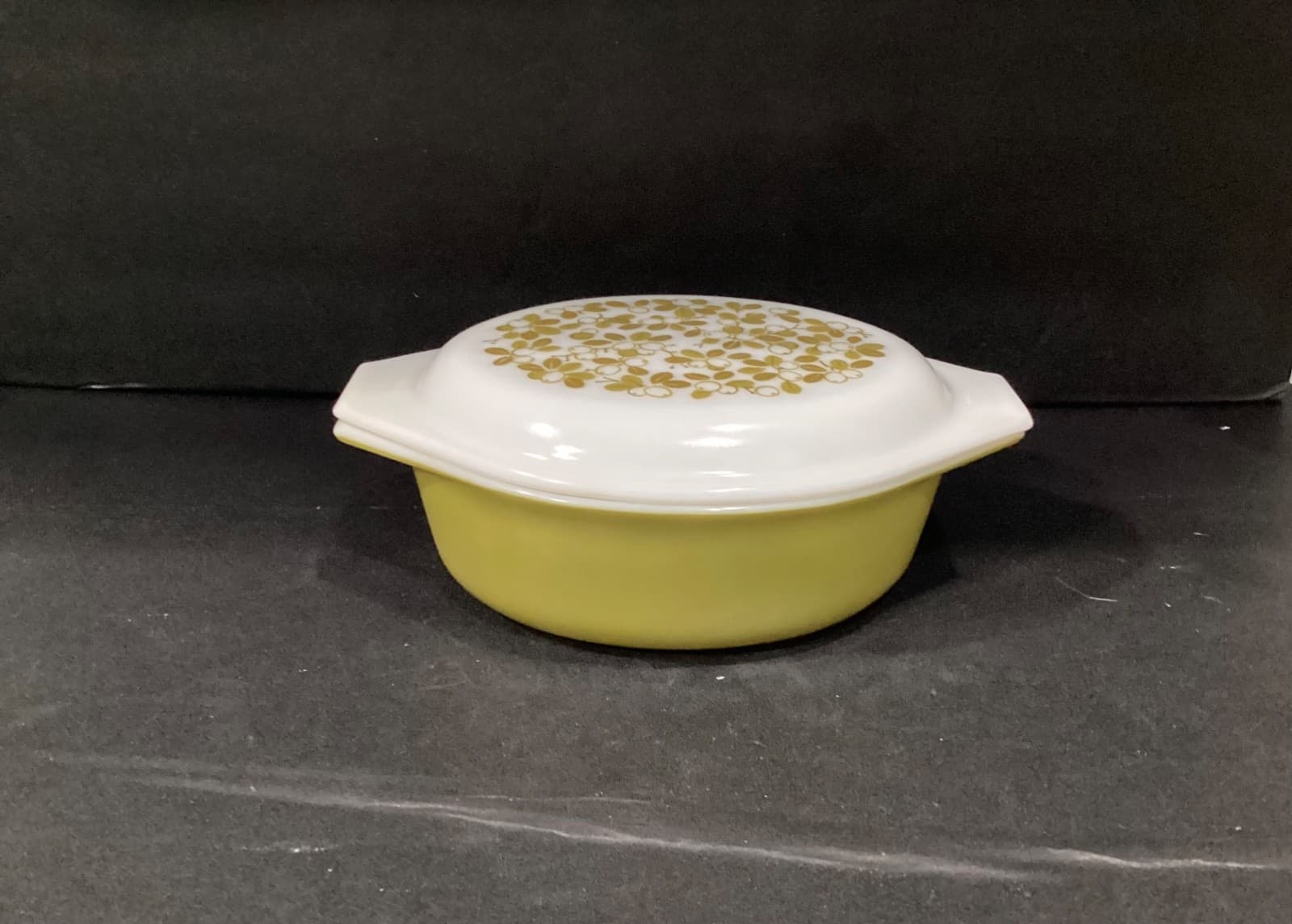 Vintage PYREX Verde Green Olive 2 1/2 QT with Lid 045 Casserole Dish