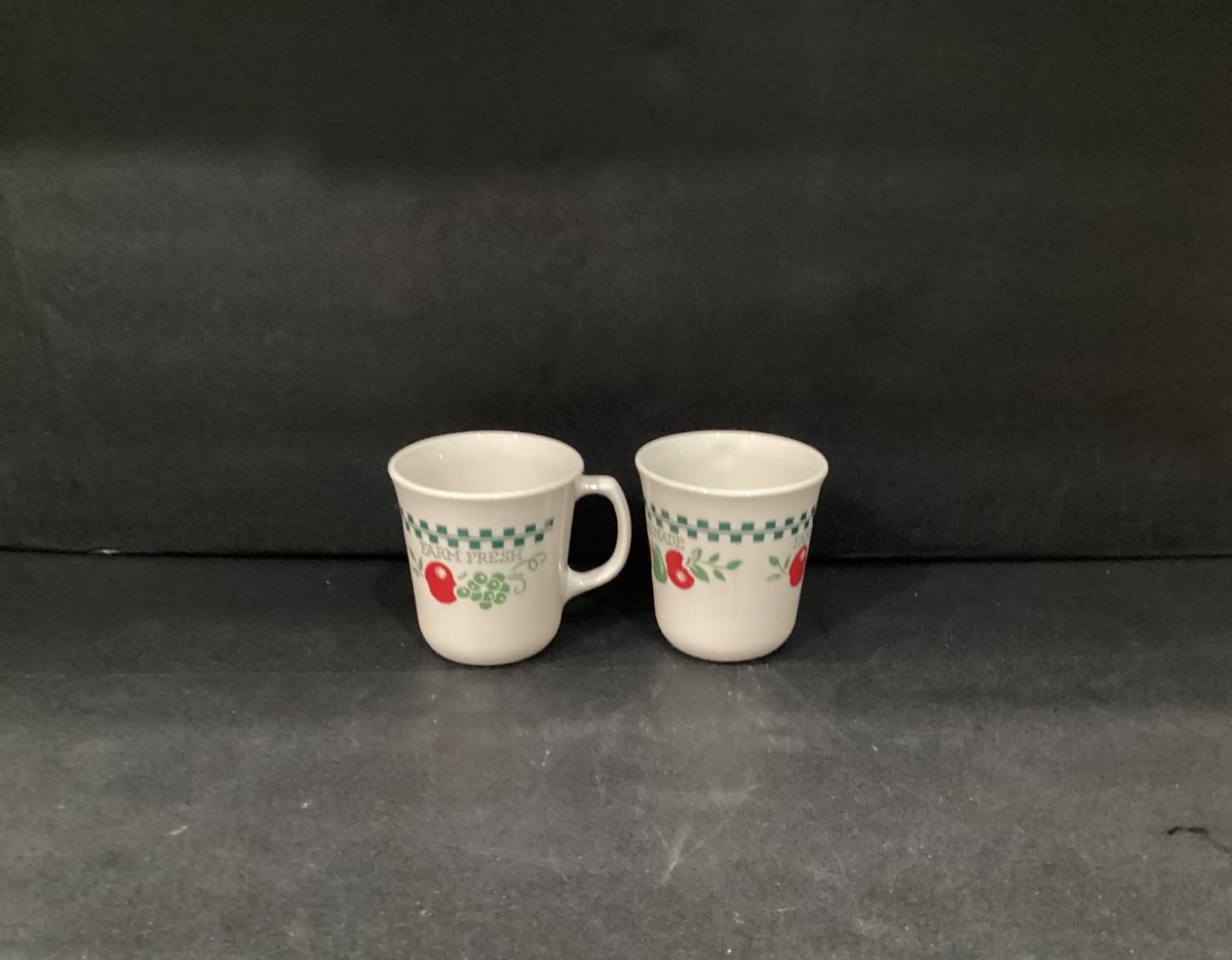 Corelle Corning Farm Fresh Homemade Apples Coffee Cups Mugs Set of 2