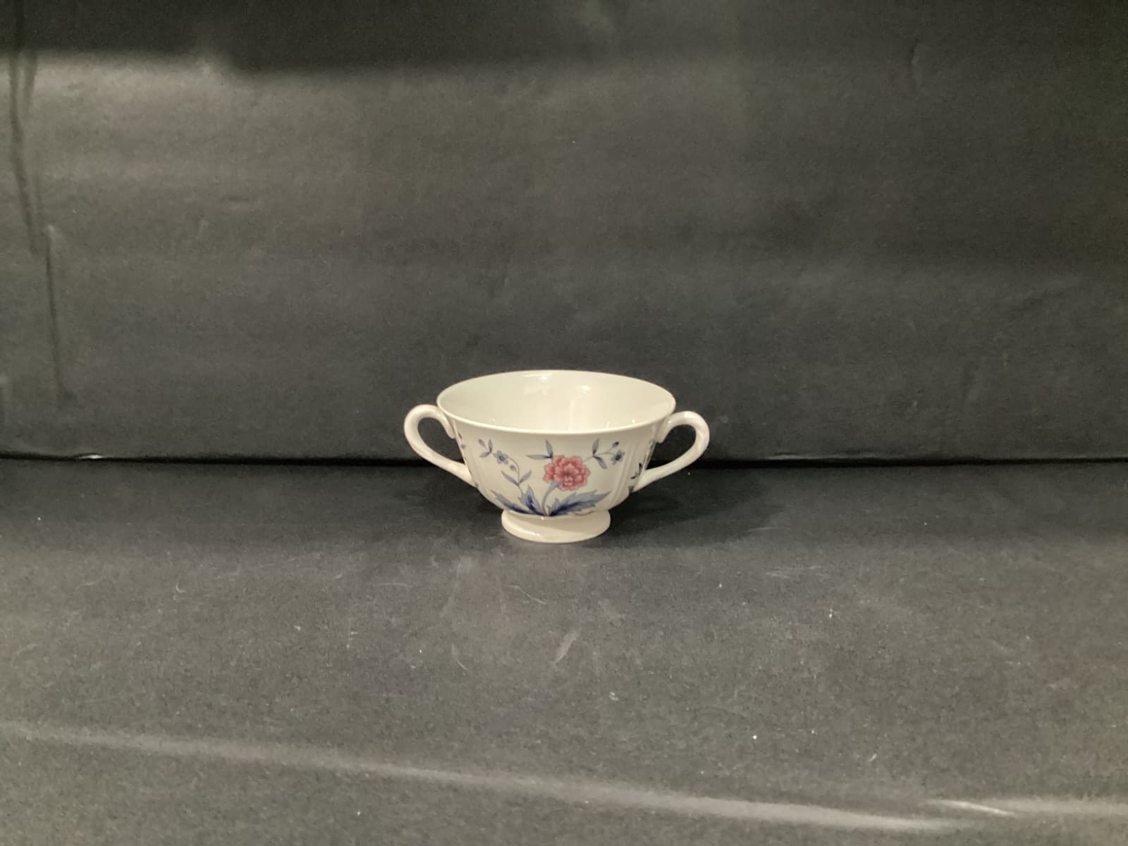 Wedgwood Williamsburg Potpourri NK510 Double-Handle Footed Cream Soup Bowl *