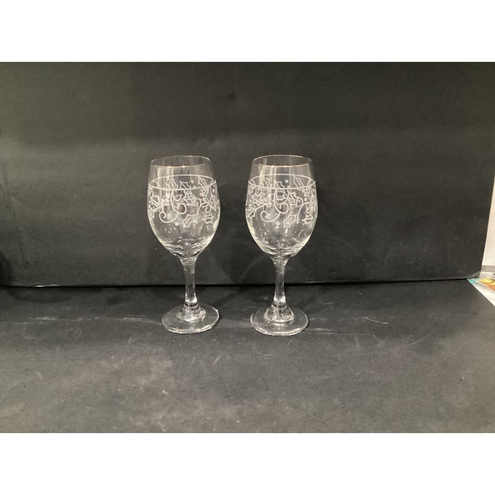 Set of 2 Libbey Holiday Glasses Clear with White Holly Gold Rim Wine Glasses