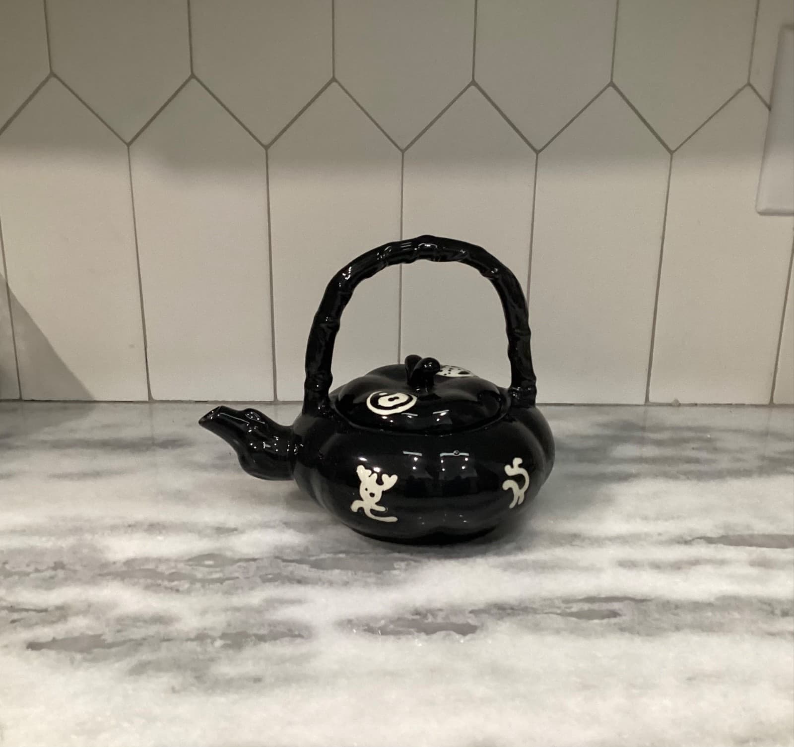 VINTAGE Asian Tea Pot ~ Porcelain Black Chinese