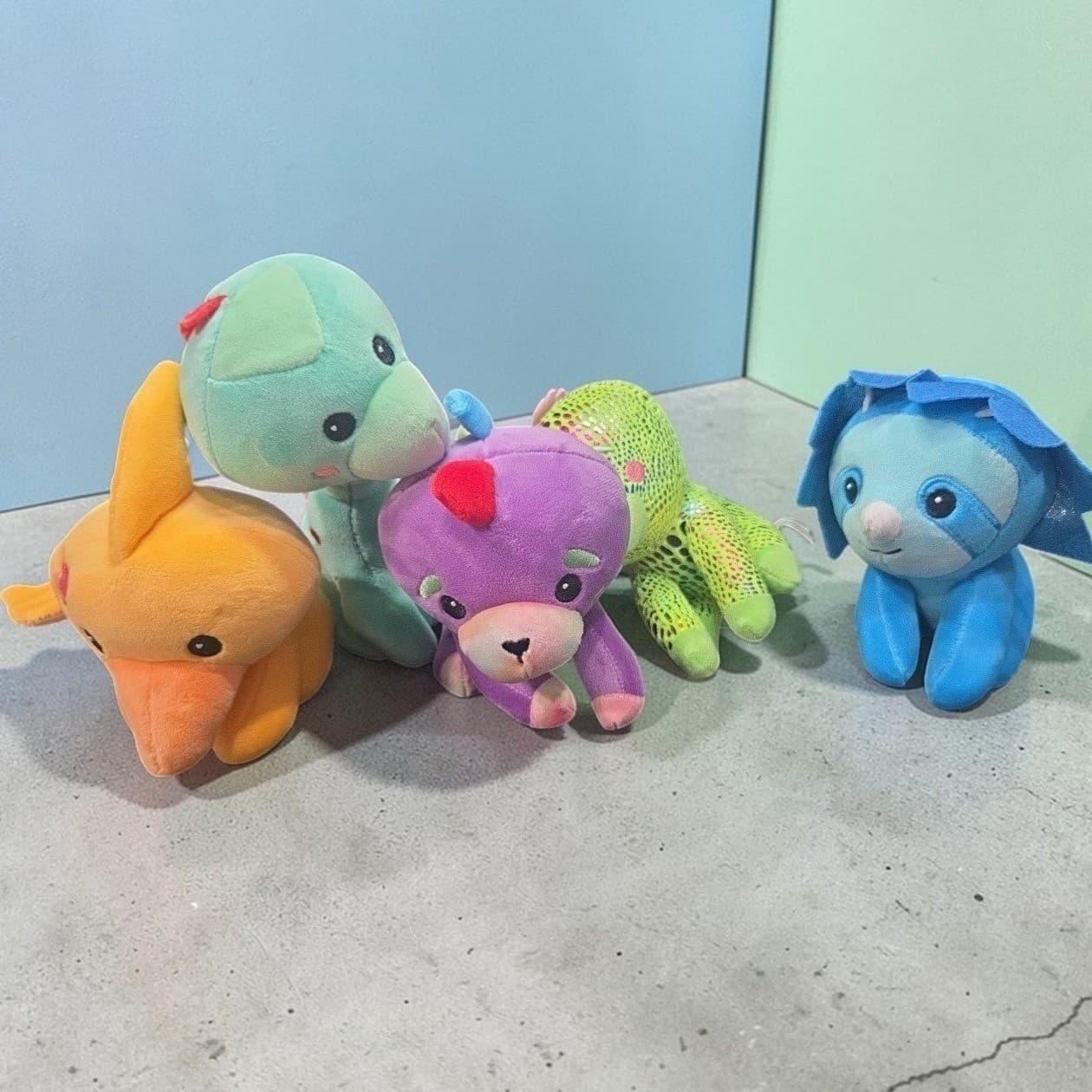 Pomkinz Pet Pals 5-Piece Plush Toy Set with Iridescent Blue Carrying Case Bag