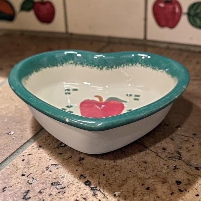 Heart Shaped Stoneware Bakeware, Vintage Country Apple Design, Casserole Dish