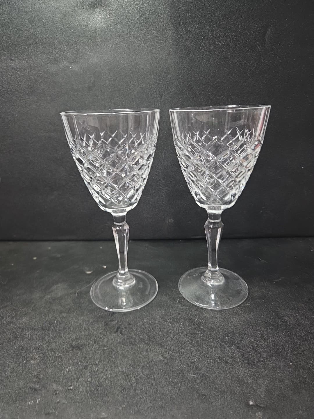 Cristal D'Arques DAUPHINE Wine Glass Paneled Diamond Cut 6 3/8” Tall Set Of 2