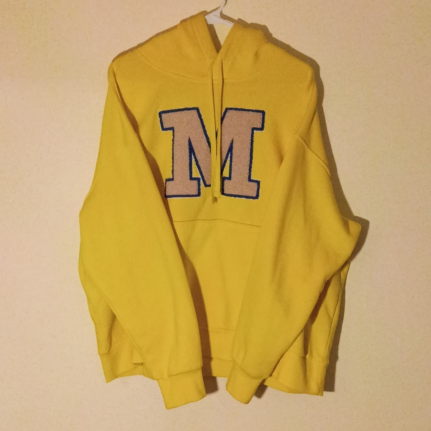 H&M Michigan Football Logo Hoodie Men's Size Large Yellow Colorway