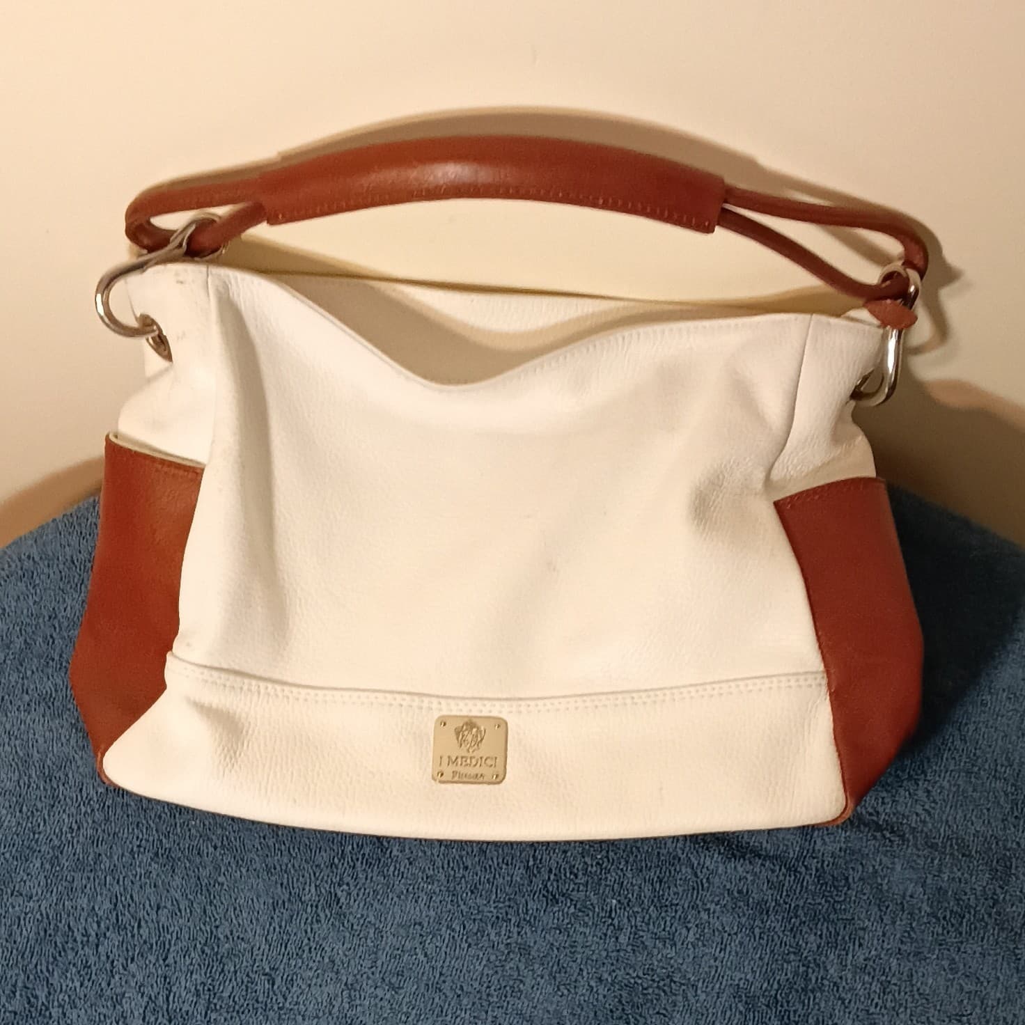 I Medici Firenze Pebbled Shoulder Bag Zip Top Handle Pockets White Brown