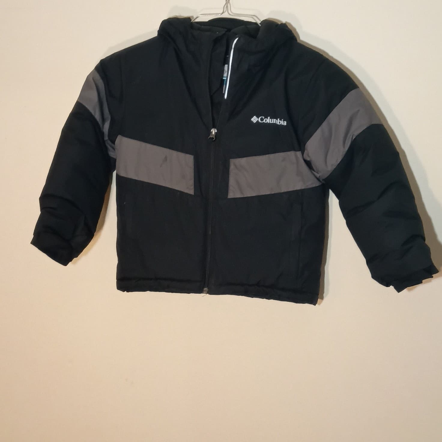 Columbia Outgrown Boys XS Hooded Full Zip Puffer Jacket Black Gray Colorblock