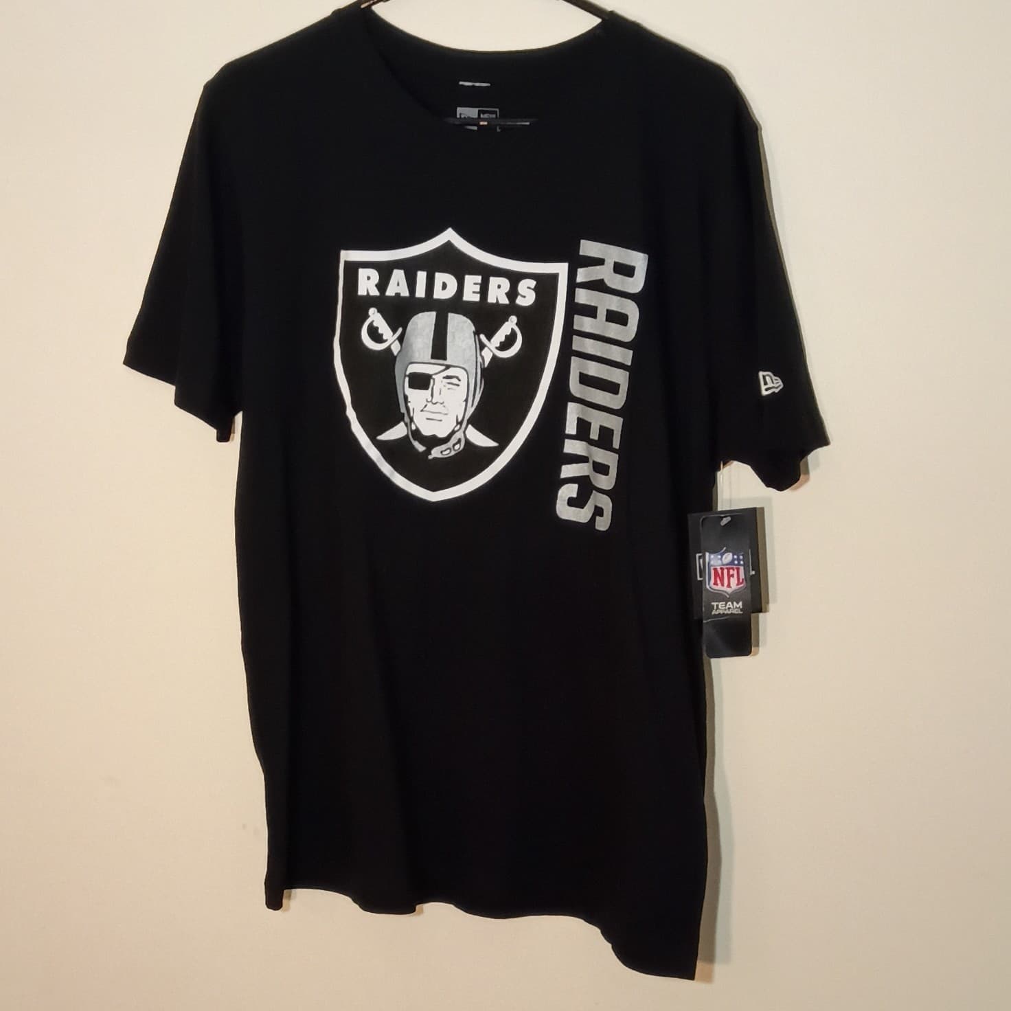 New Era NFL Oakland Raiders T-shirt Brand New With Tags Men's Size Medium