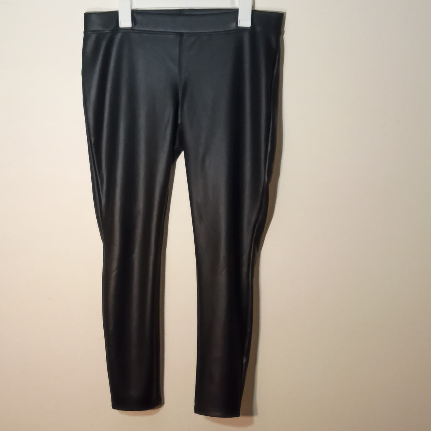 Express Women's Black Faux Leather Ankle Leggings Size L Stretch Elastic Waist