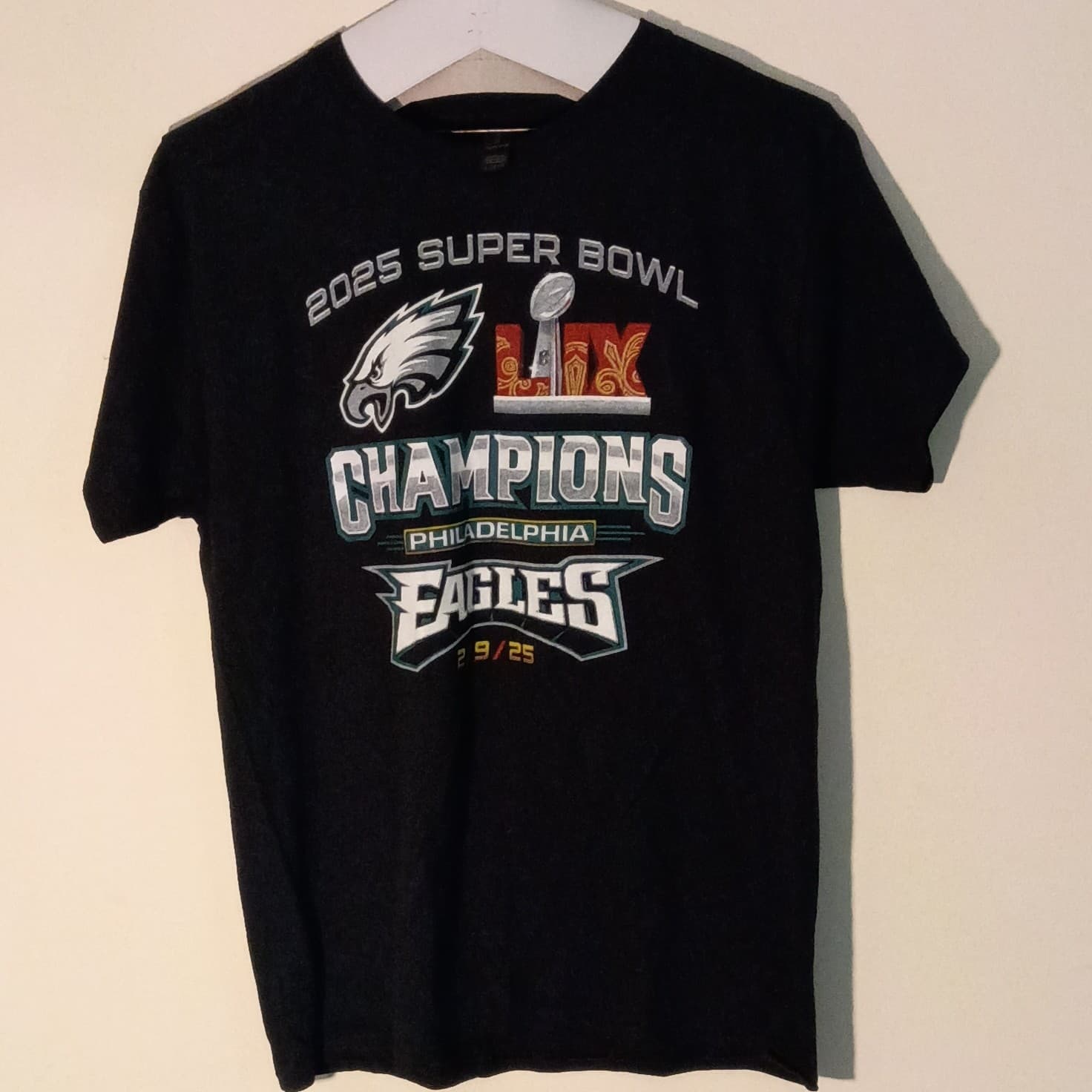 Gildan Eagles Super Bowl LIX Champs Jalen Hurts Men's L Black Tee
