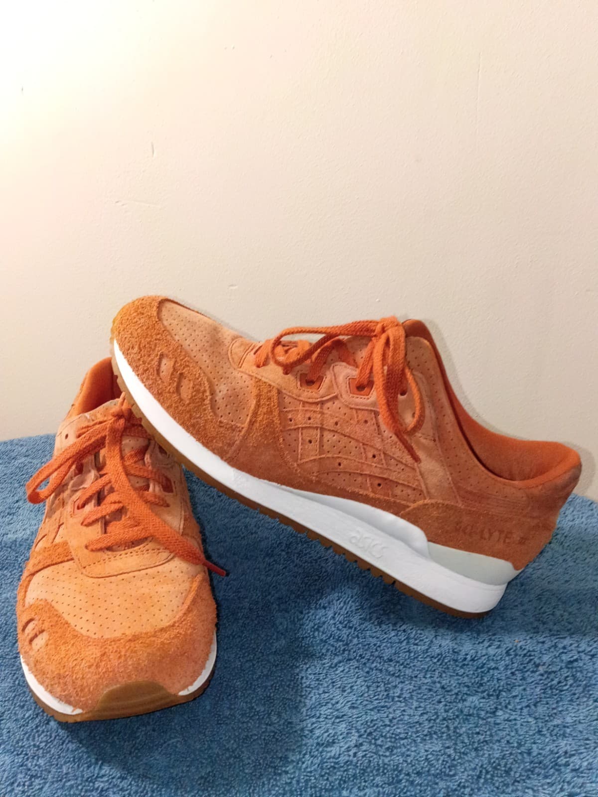 ASICS GEL-Lyte III Men’s Low Top Sneakers Orange Leather HL7X3