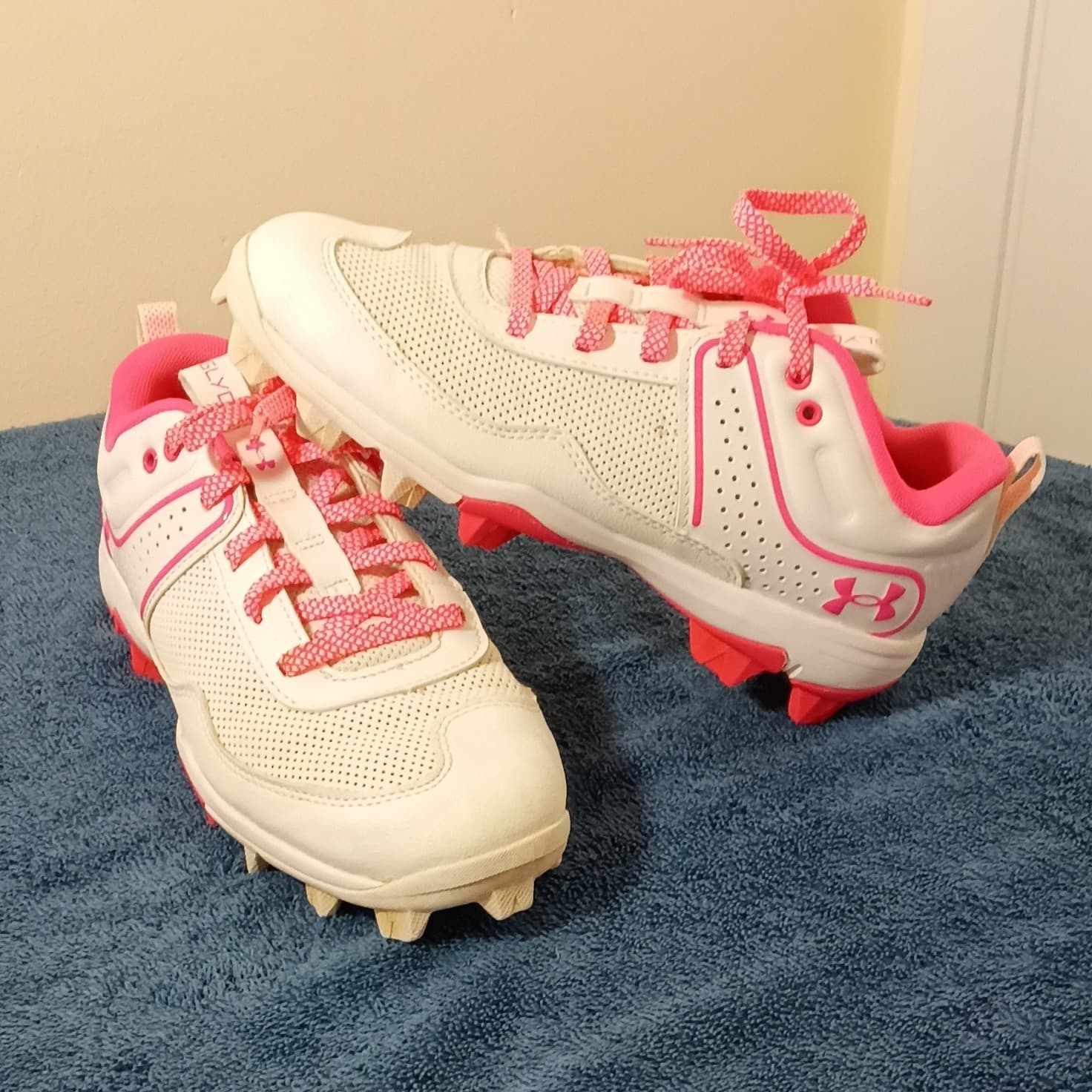 Under Armour Girls Youth Baseball/Softball Cleats White/Pink US 3.5Y