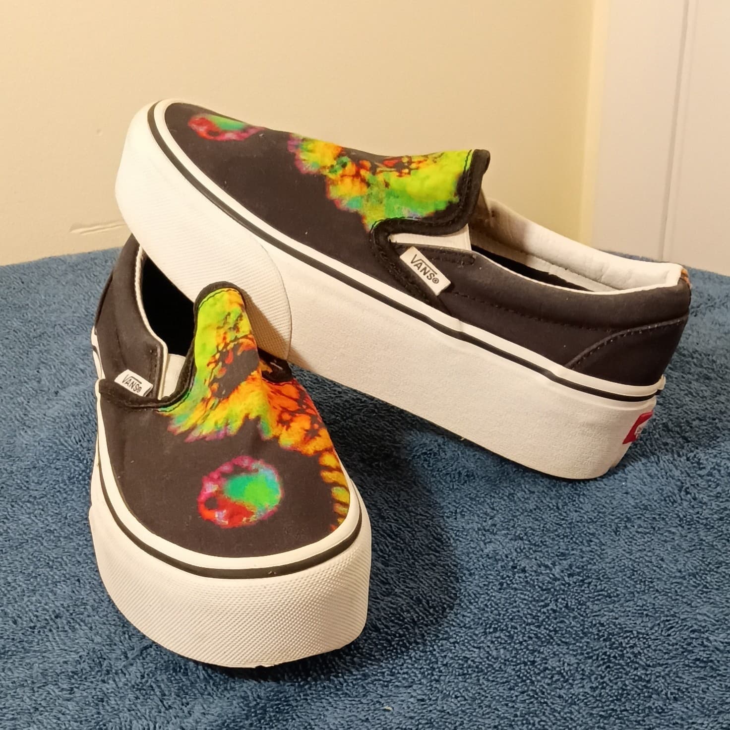 VANS Off The Wall Men’s Low Top Slip-On Tie-Dye Sneakers Black Rubber Sole