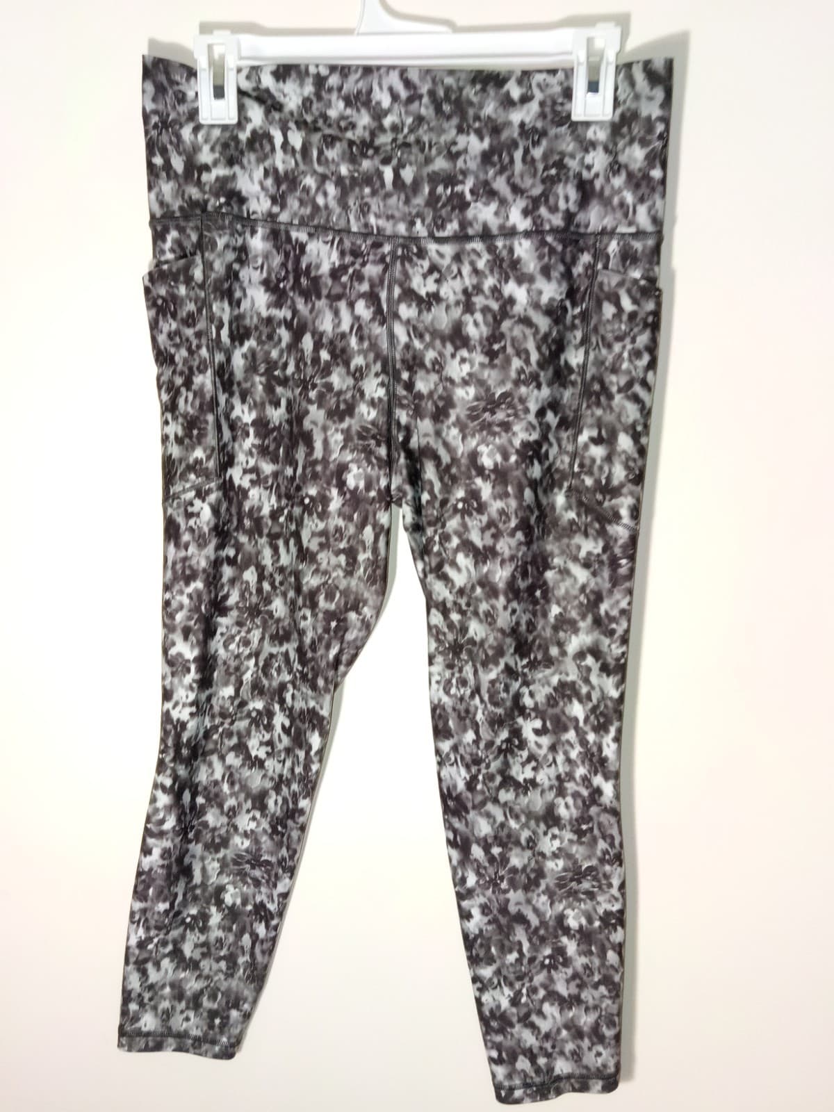 Athleta Salutation Stash 7/8 High Rise Floral Ankle Leggings Pockets Size 6