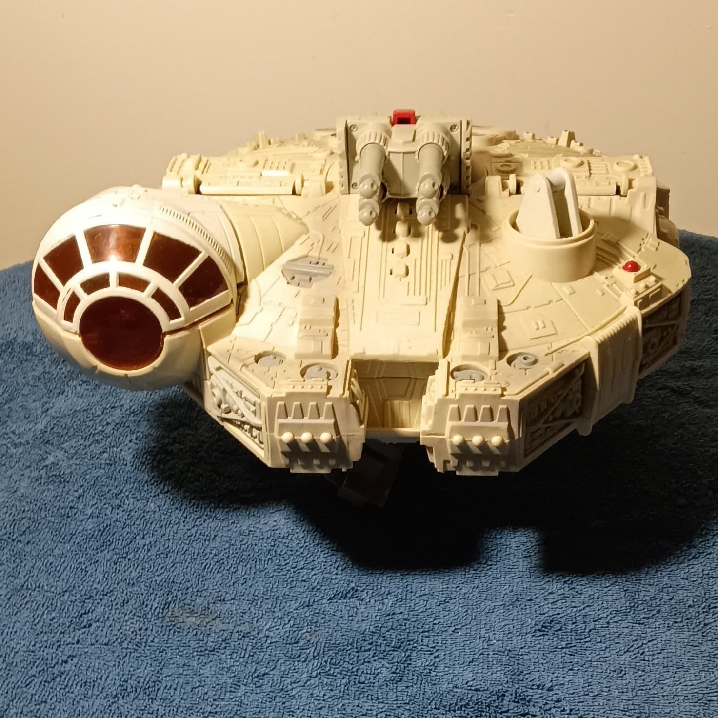 Hasbro Star Wars Millennium Falcon Toy Playset 2001 w/ R2-D2