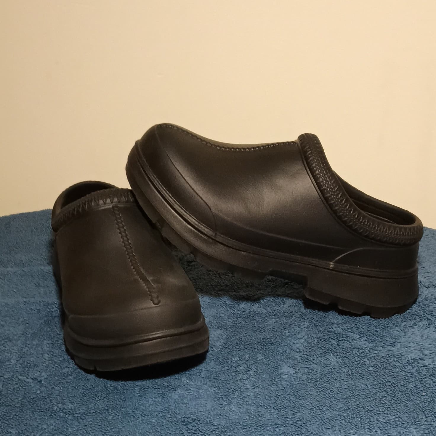 UGG Tasman Men's Black Slip Resistant Slip On Rubber Clog Casual Shoes Size 11