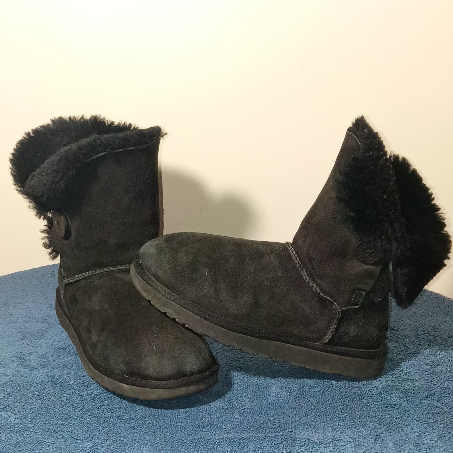 UGG Australia Boots Bailey Button Classic Short Women's Size 10 Black