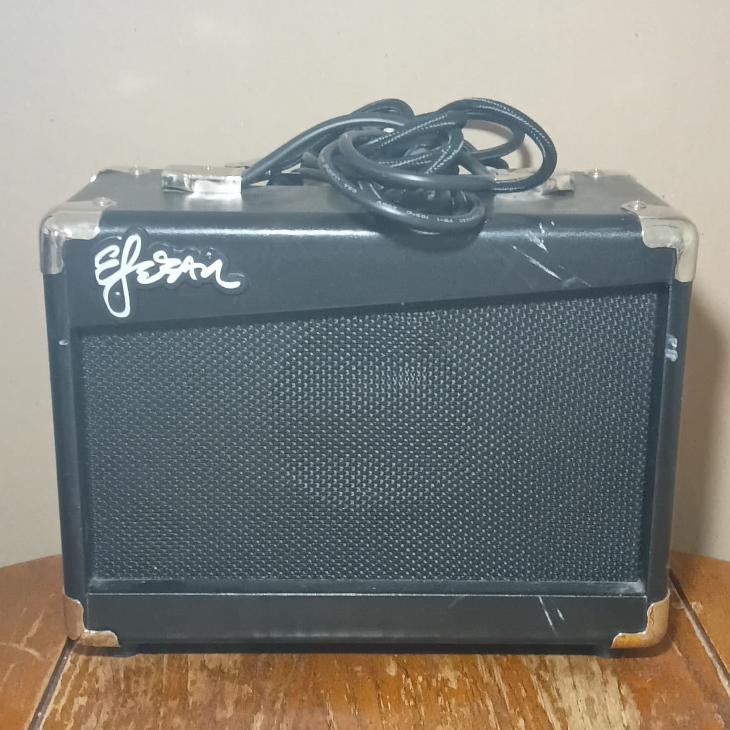 Esteban CA-8 12 Watt Portable Electric Guitar Amp Amplifier G-10 12x6.5x9.25"