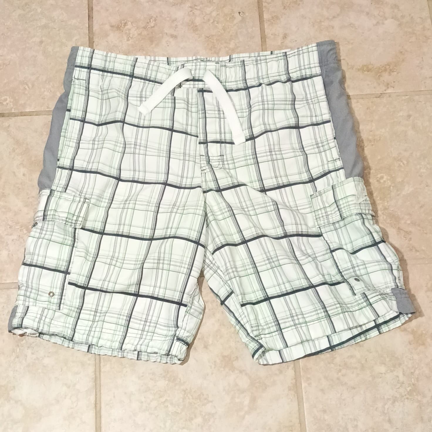 Nike Cargo Shorts Mens L White/Green/Black Plaid 9"