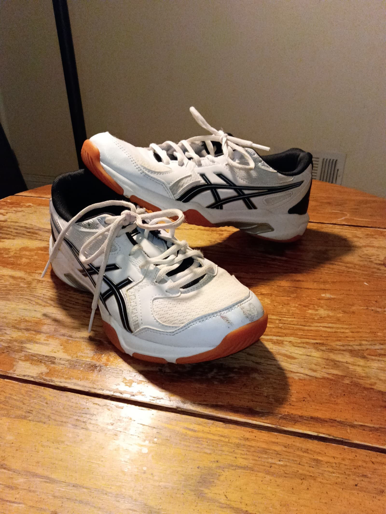 Womens ASICS Gel-Rocket 10 White Silver Black Volleyball Shoes Size 8.5 US