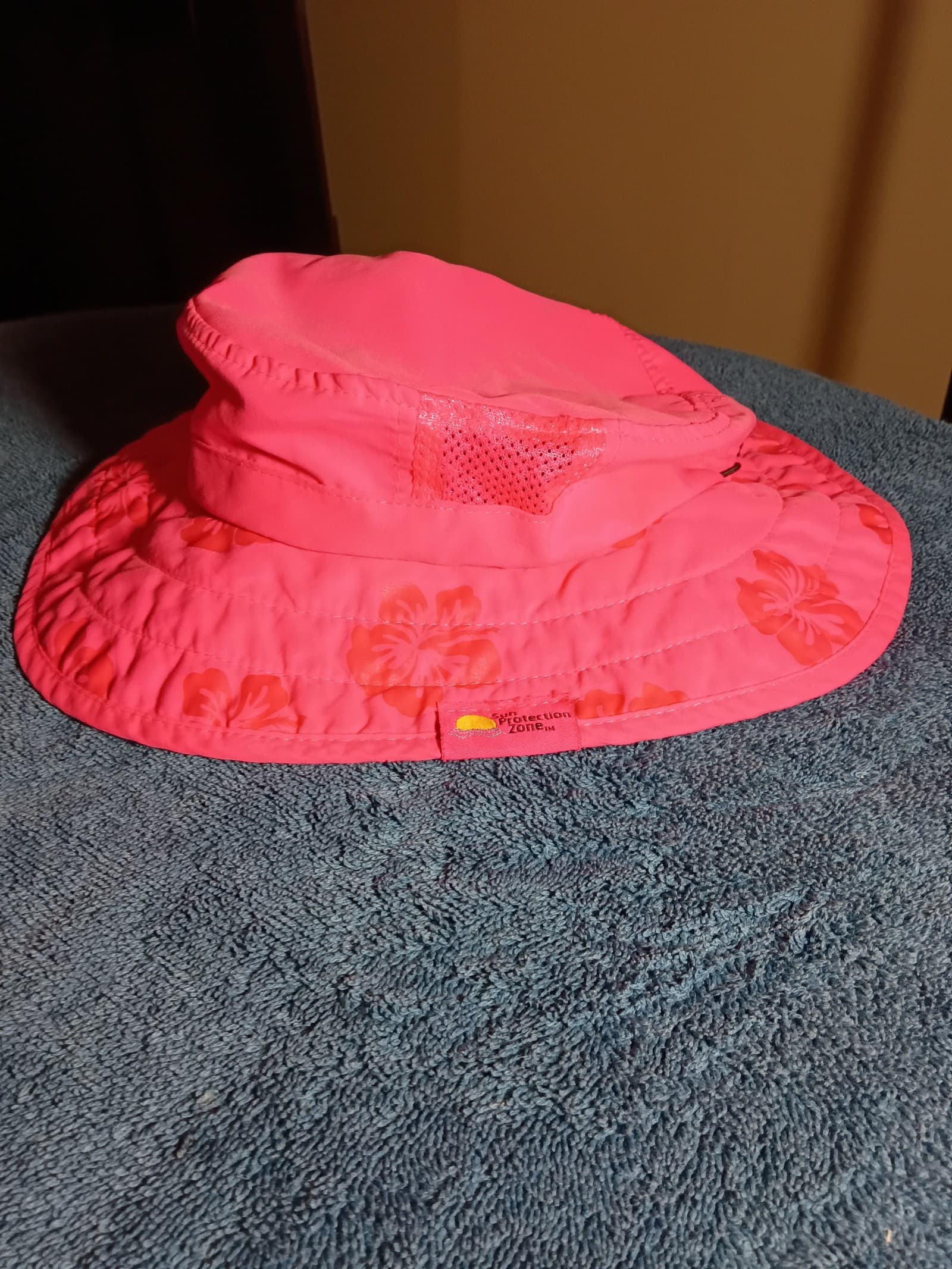 Sun protection zone women's bucket hat with floral print a000