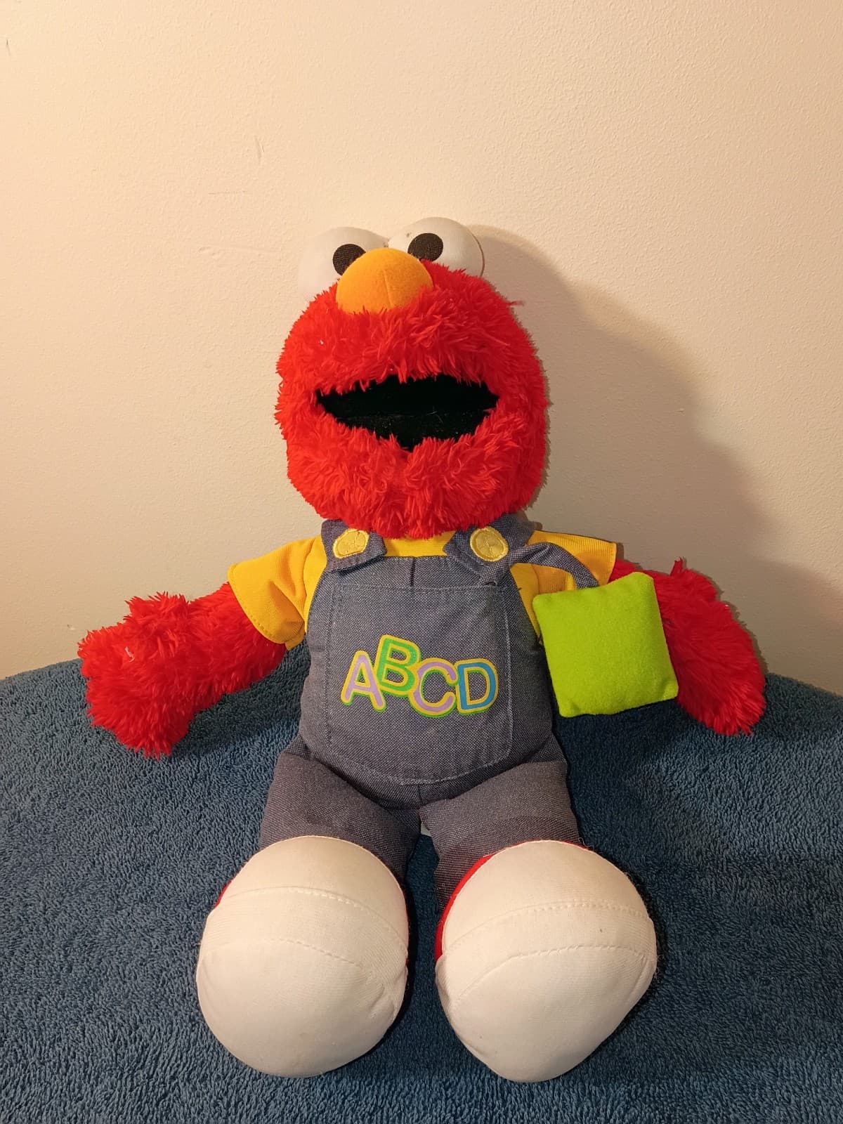Elmo sings the ABCs educational toy for kids