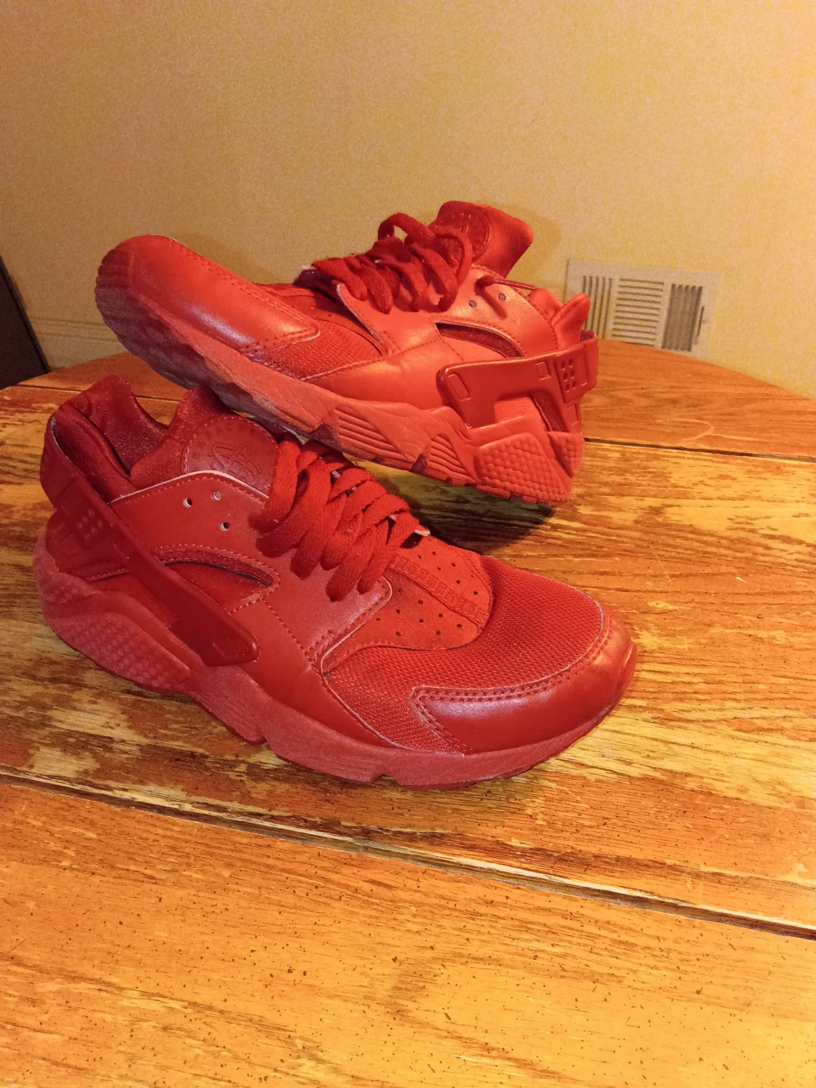 Nike Huaraches all red mens size 9